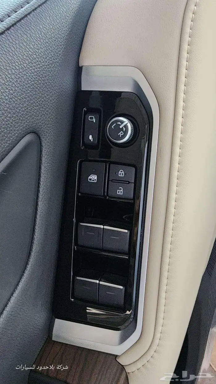 تويوتا لاندكروزر L4 بنزين ابيض 2025 12