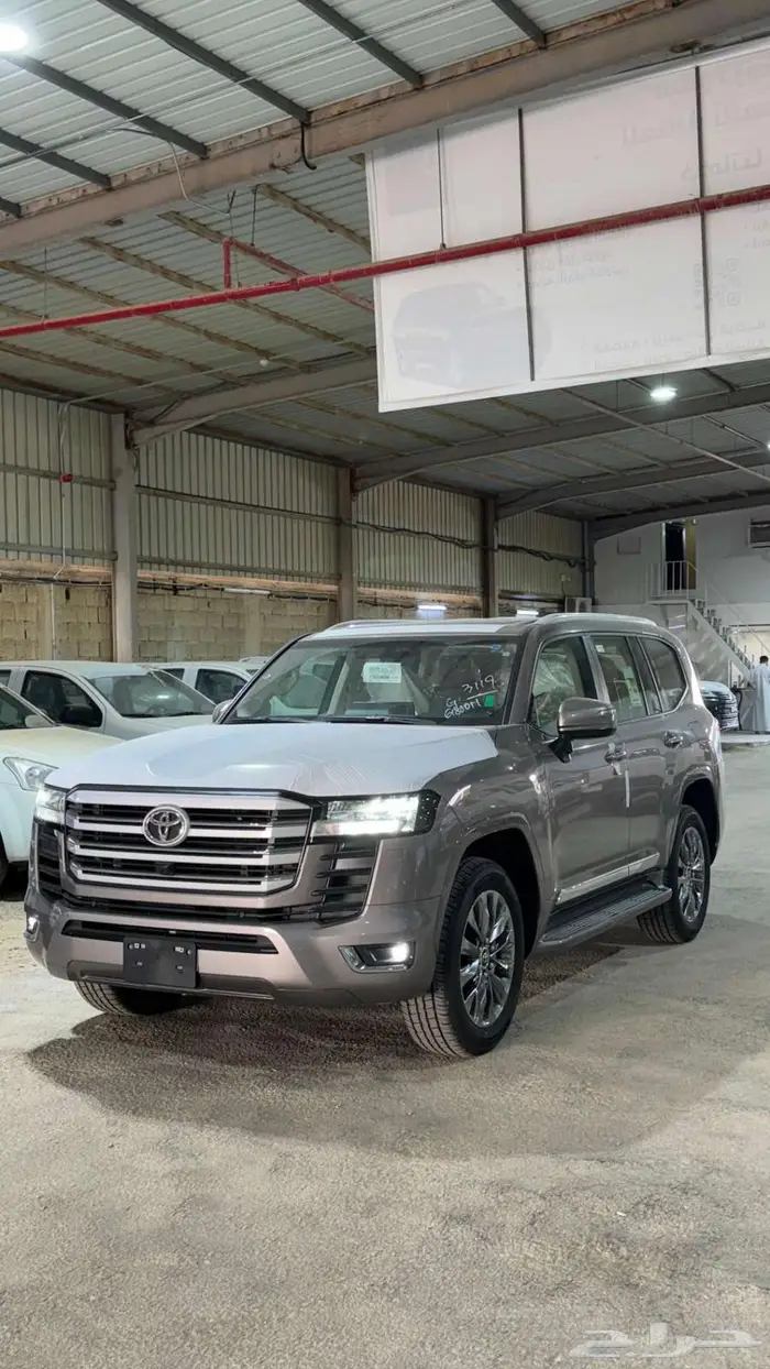 تويوتا لاندكروزر GXR4 بنزين 2026 - كاش و أقساط 10