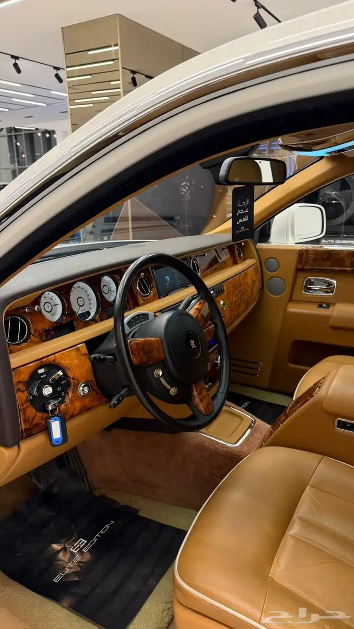 Rolls Royce phantom 2011 مخزن 6