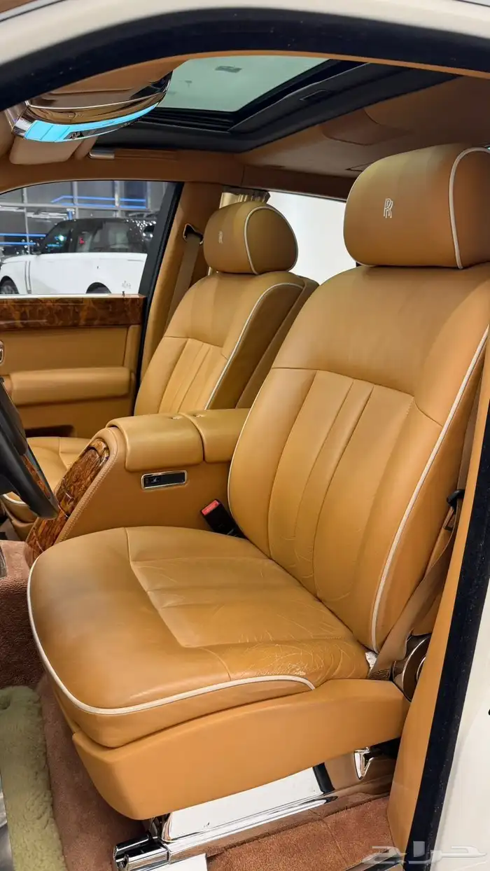 Rolls Royce phantom 2011 مخزن 8