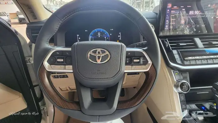 تويوتا لاندكروزر L4 بنزين ابيض 2025 18