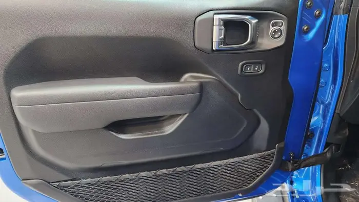 جيب رانجلر سبورت 2025 حصري في سفنز 16