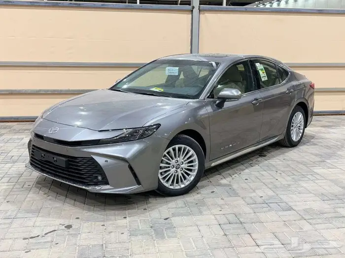 تويوتا كامري نص فل LE بنزين الساير 2025 بااقل الاسعار 1