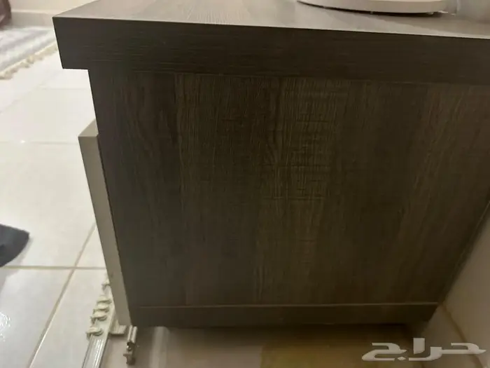 طاولة تلفزيون فخمه مع تلفزيون 1