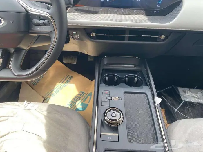 عرض للكاش فورد تورس امبيانتي 2025 9