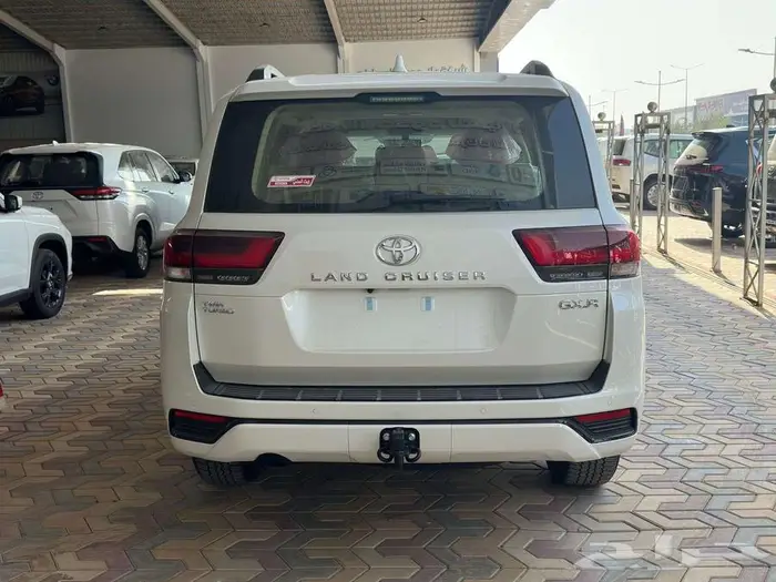 تويوتا لاندكروزر GXR L2 بنزين سعودي 2026 6