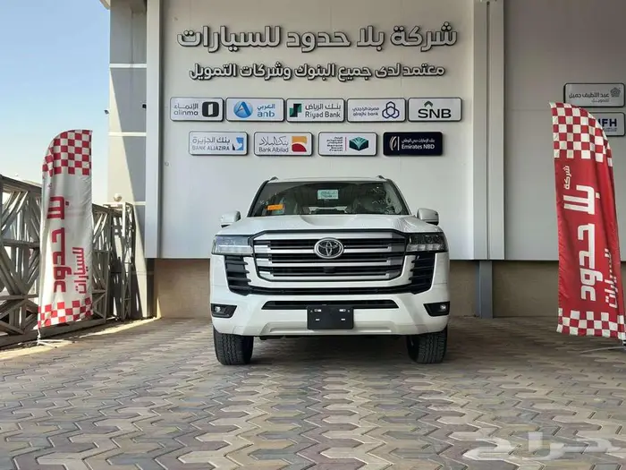 تويوتا لاندكروزر GXR L2 بنزين سعودي 2026 3