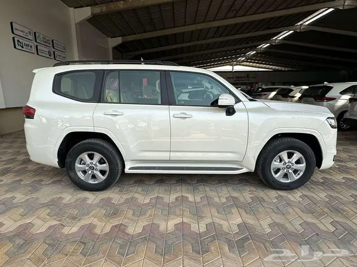 تويوتا لاندكروزر GXR L2 بنزين سعودي 2026 4