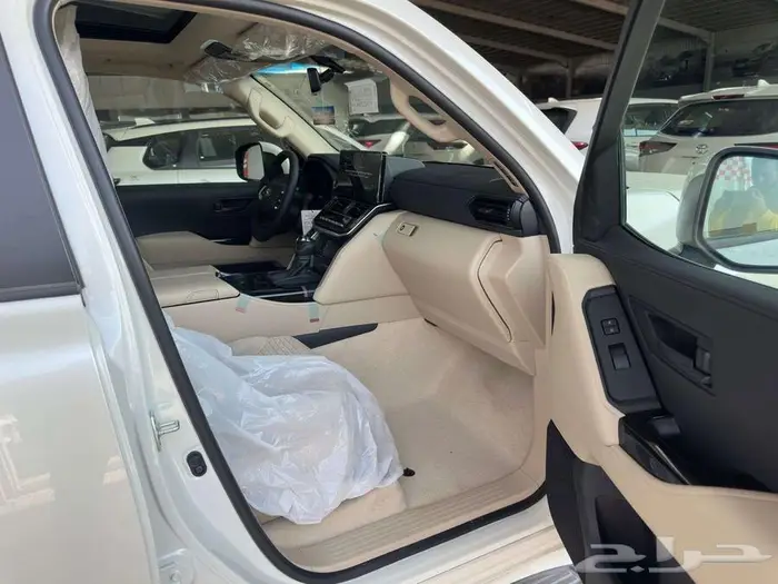 تويوتا لاندكروزر GXR L2 بنزين سعودي 2026 7
