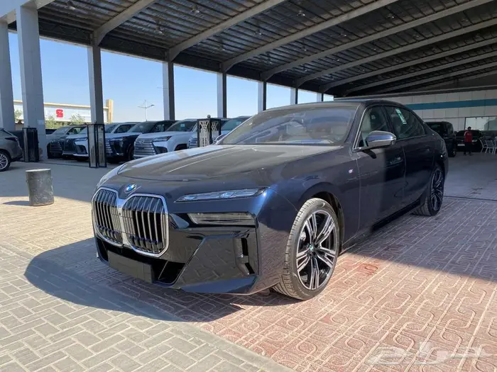 بي ام دبليو 735i موديل 2026 اسود خليجي 1