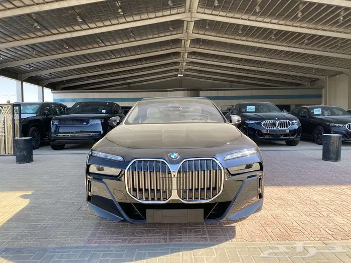بي ام دبليو 735i موديل 2026 اسود خليجي 0