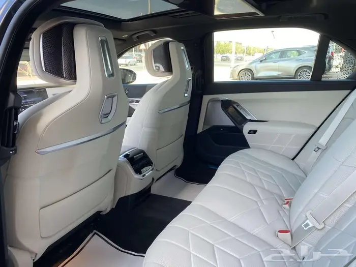 بي ام دبليو 735i موديل 2026 اسود خليجي 11