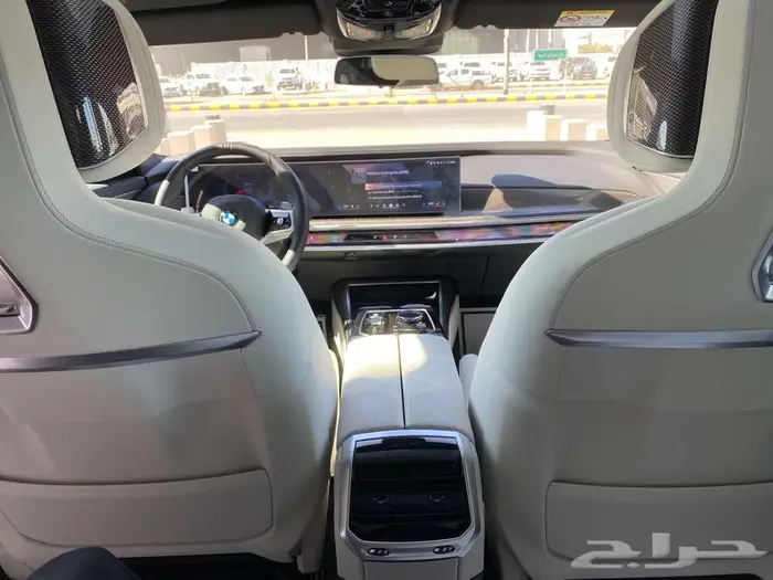 بي ام دبليو 735i موديل 2026 اسود خليجي 10