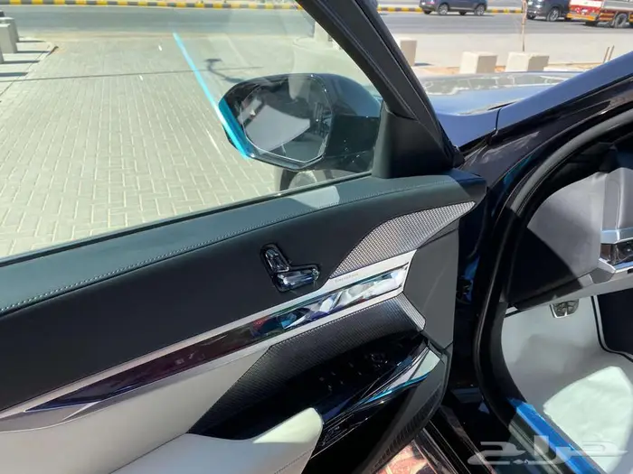 بي ام دبليو 735i موديل 2026 اسود خليجي 15