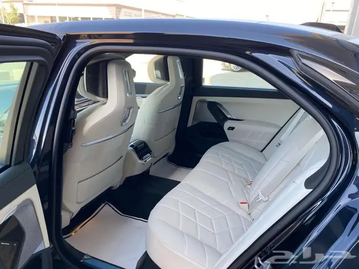 بي ام دبليو 735i موديل 2026 اسود خليجي 14