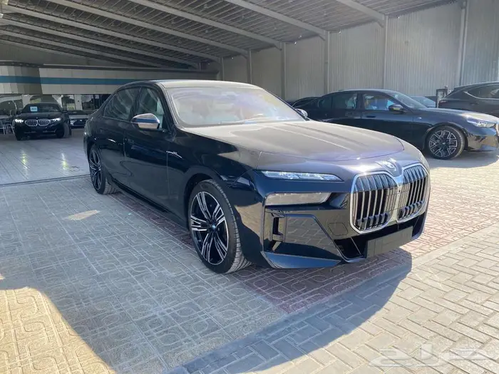 بي ام دبليو 735i موديل 2026 اسود خليجي 2