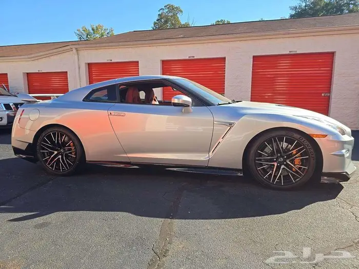 2024 Nissan GT-R Premium 2