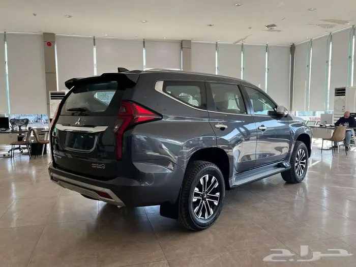 ميتسوبيشي مونتيرو سبورت بريميوم 2022 اصفار بسعر مميز 3