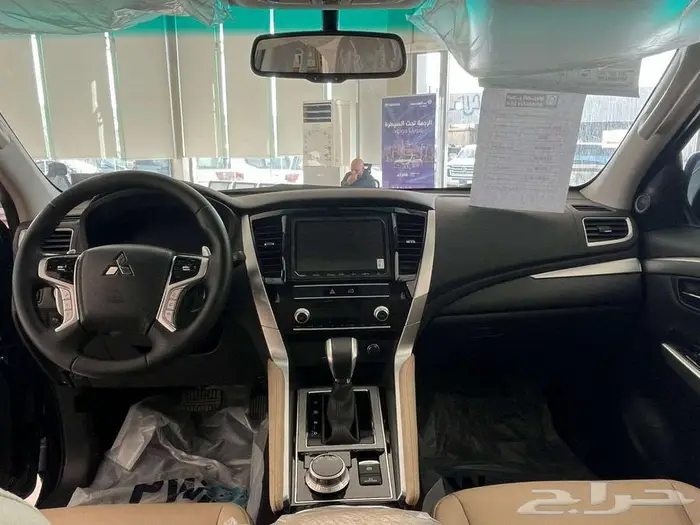 ميتسوبيشي مونتيرو سبورت بريميوم 2022 اصفار بسعر مميز 4