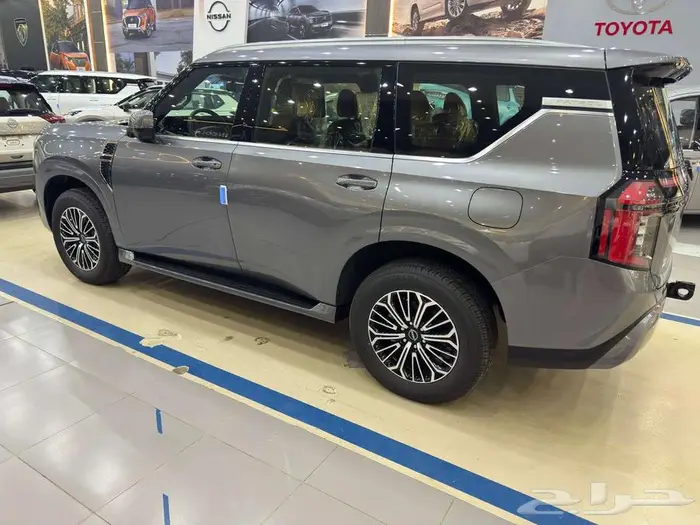 نيسان باترول بلاتينيوم موديل 2026 تنفس طبيعي سقف اسود 4