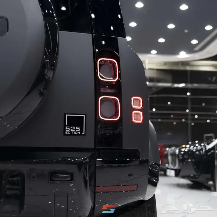 لاندروفر ديفندر 110 V8 موديل 2025 4