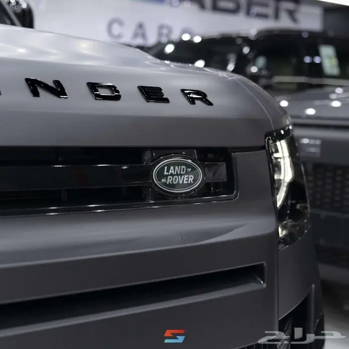 لاندروفر ديفندر 110 V8 موديل 2025 7
