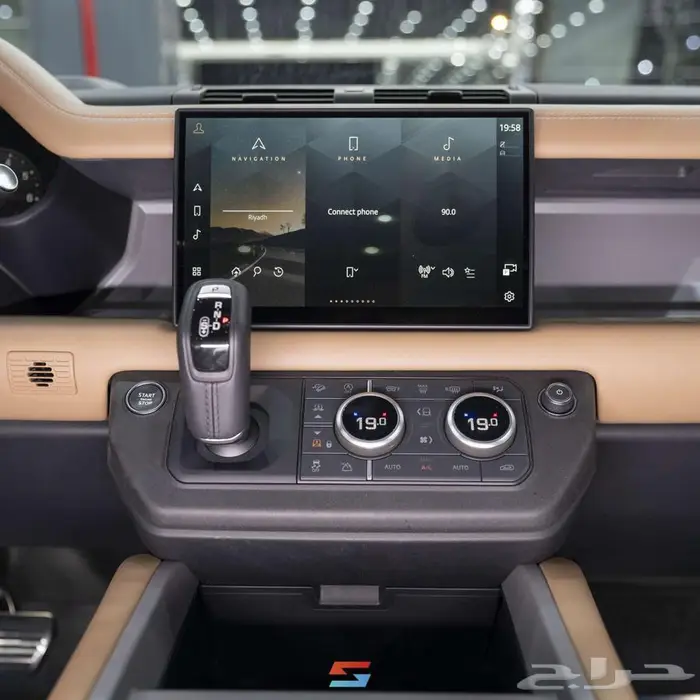 لاندروفر ديفندر 110 V8 موديل 2025 11
