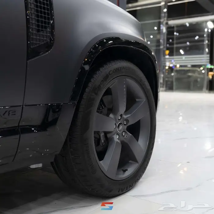 لاندروفر ديفندر 110 V8 موديل 2025 6