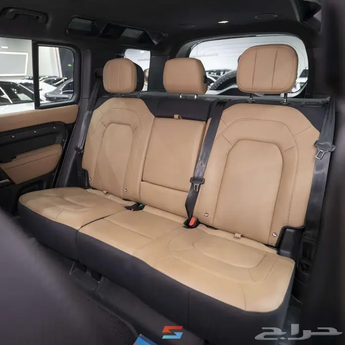 لاندروفر ديفندر 110 V8 موديل 2025 13