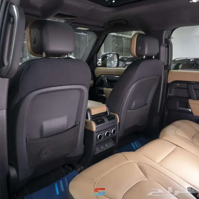 لاندروفر ديفندر 110 V8 موديل 2025 12