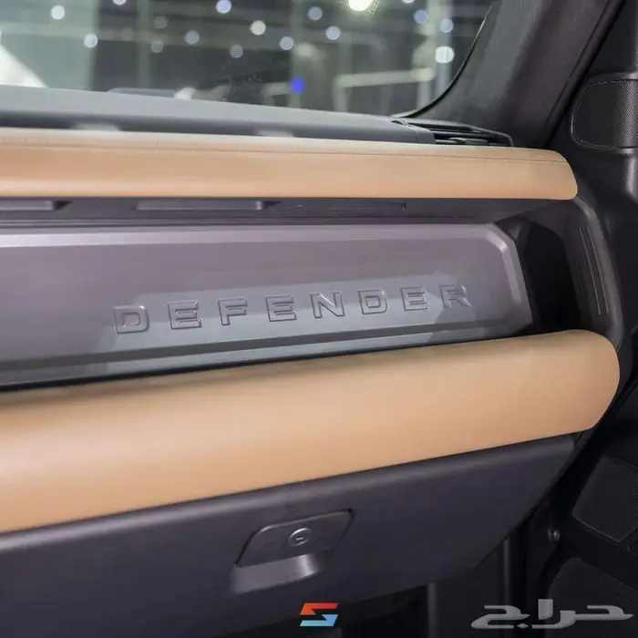 لاندروفر ديفندر 110 V8 موديل 2025 16