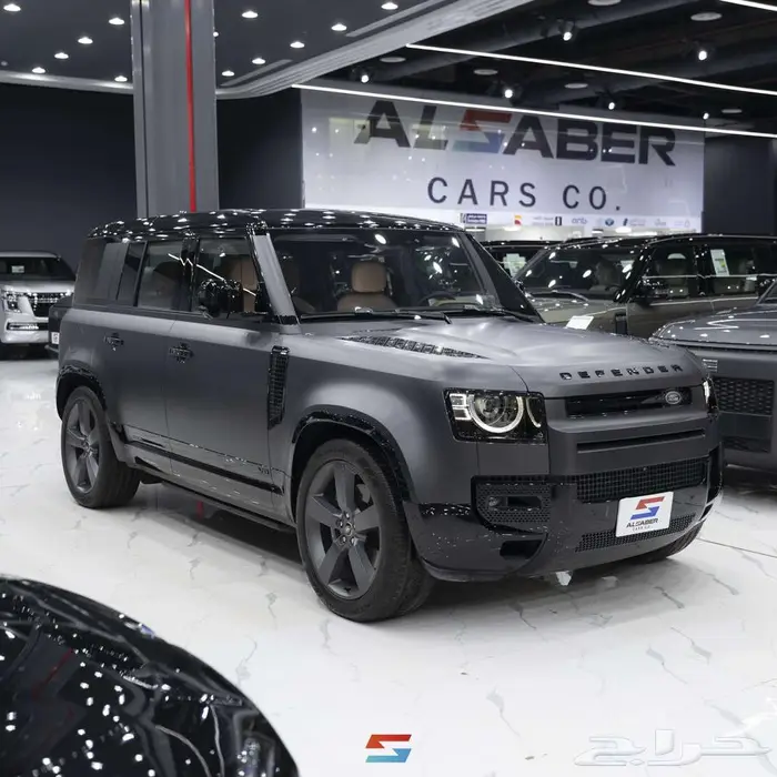 لاندروفر ديفندر 110 V8 موديل 2025 0