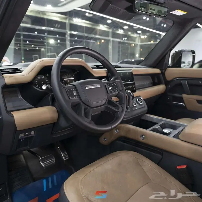 لاندروفر ديفندر 110 V8 موديل 2025 14