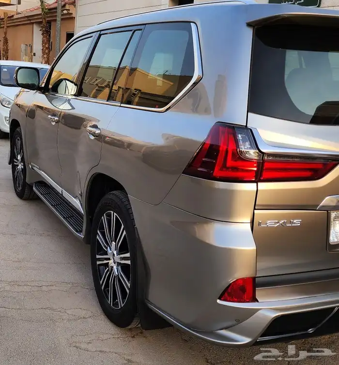 جيب لكزس 2017 LX570 أعلى فئة   السعر 260 الف 3
