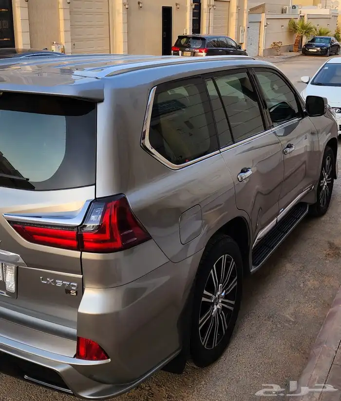 جيب لكزس 2017 LX570 أعلى فئة   السعر 260 الف 1