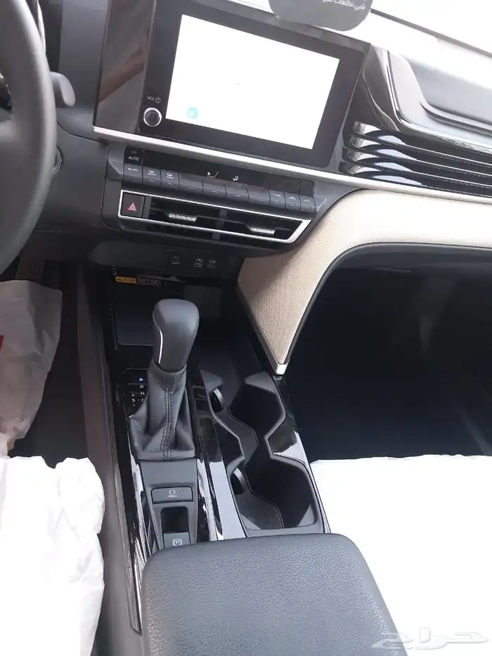 تويوتا كامري LE فل 2025 بنزين أسود 8