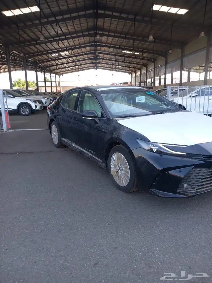 تويوتا كامري LE فل 2025 بنزين أسود 4