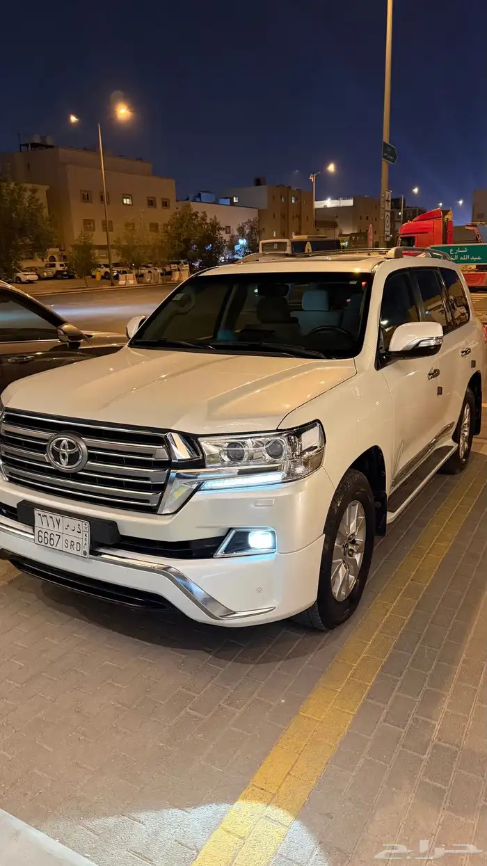 لاندكروزر 2018 gxr مخزن 10