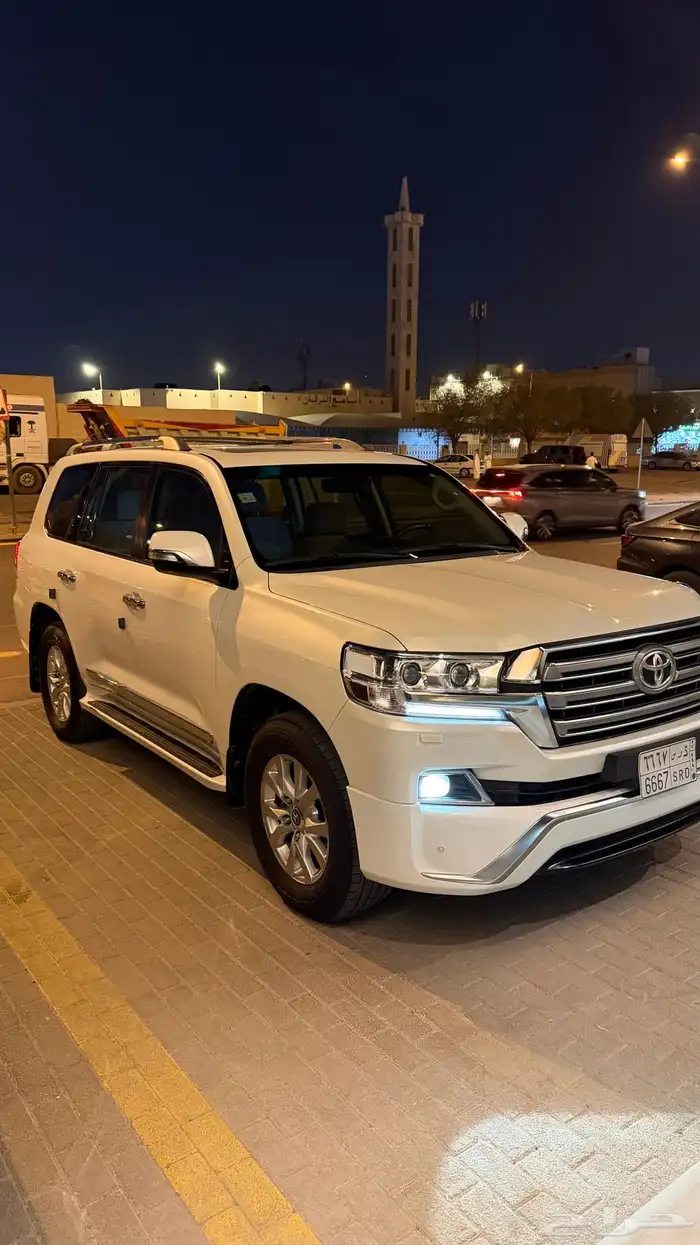 لاندكروزر 2018 gxr مخزن 9