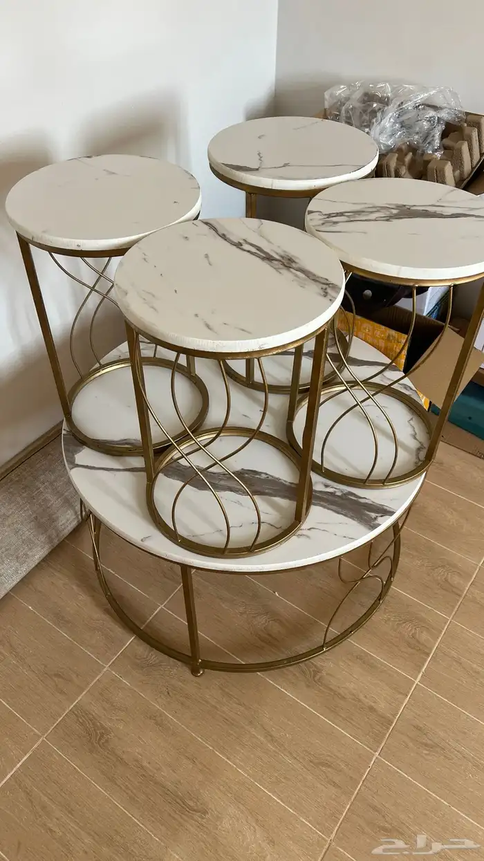 عدد 2 طاولات وزوليه للبيع 700 2