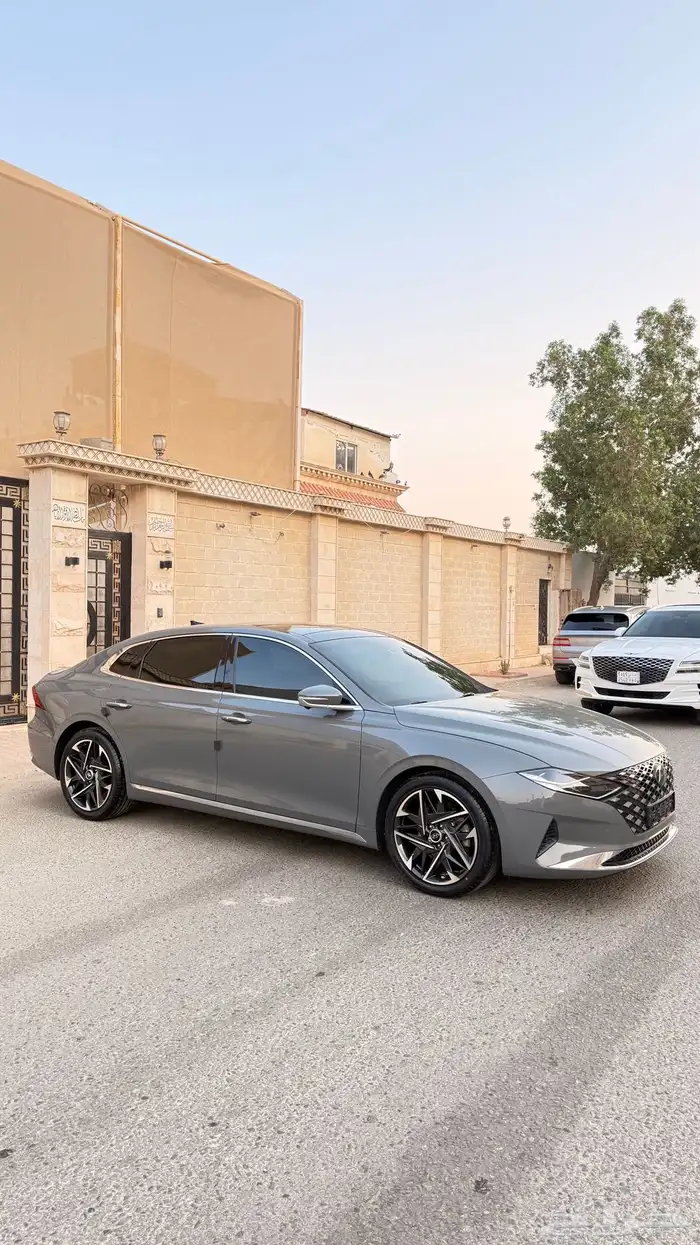 هيونداي ازيرا 2022 ( بنزين) v4 فل كامل بانوراما 2