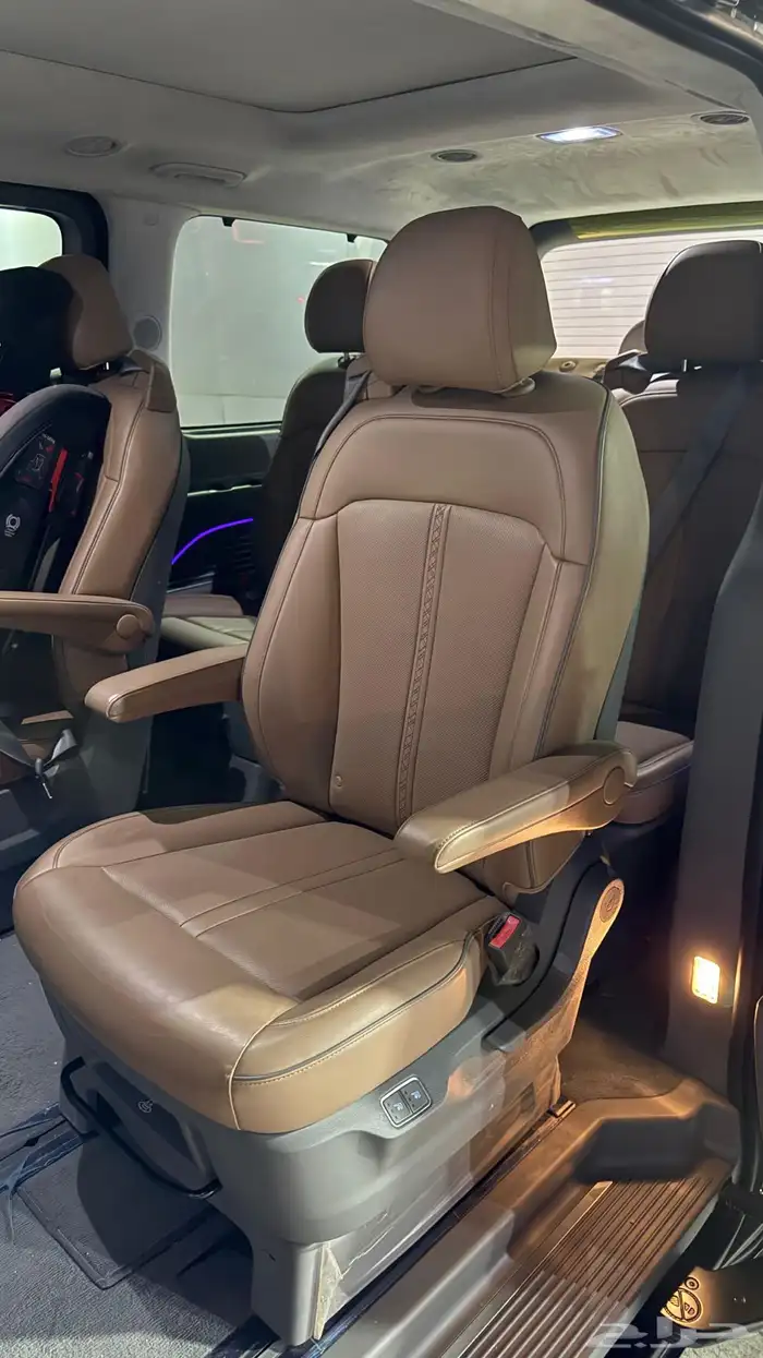 هيونداي ستاريا 2023 vip 9 ركاب 21