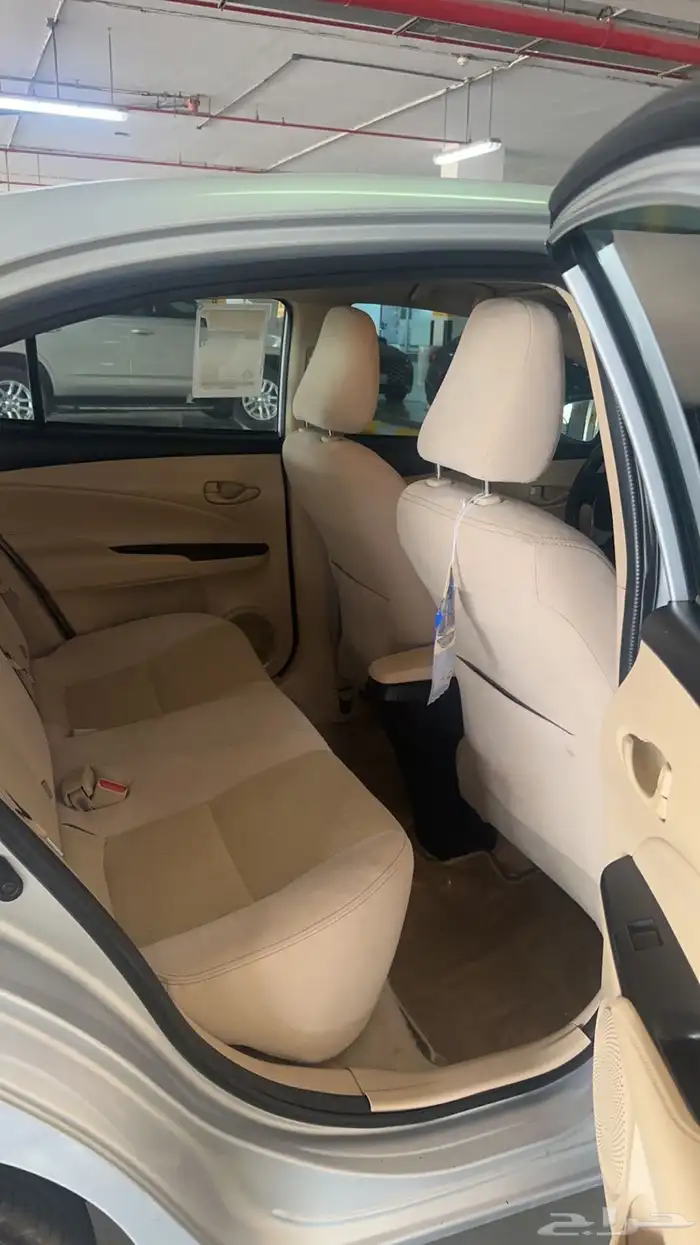 يارس 2020 ماشية 190 بدي وكالة عدا ضربة في الرفرف الايمن 2