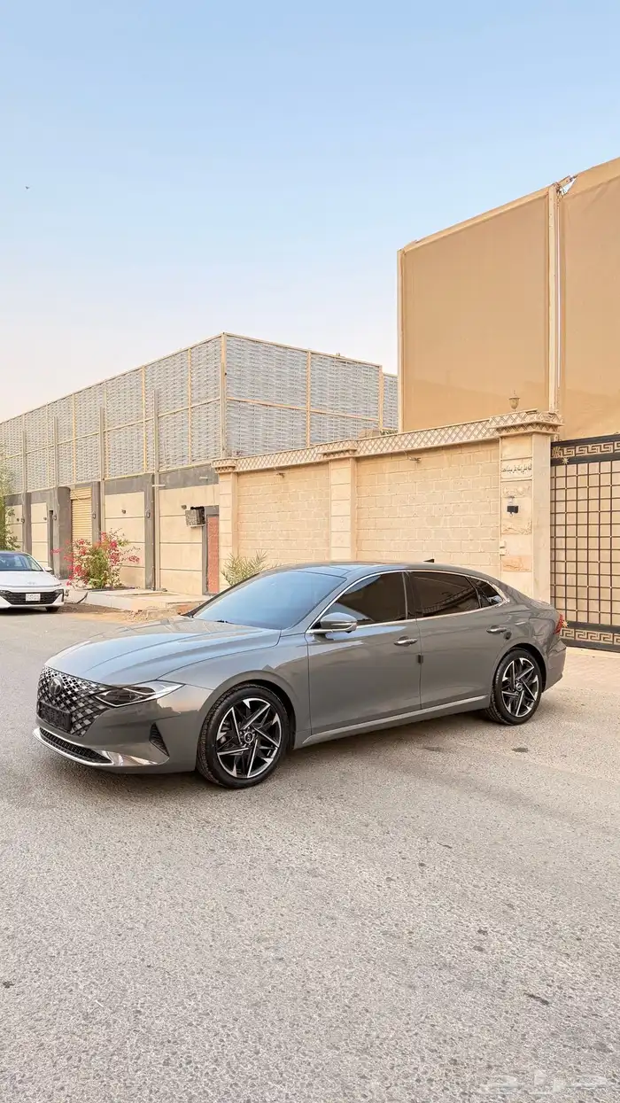 هيونداي ازيرا 2022 ( بنزين) v4 فل كامل بانوراما 1