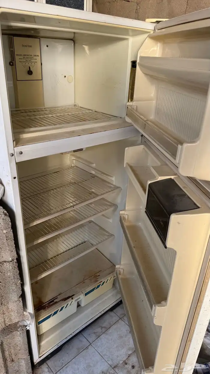 3 ثلاجات و 5 غسالات للبيع جميع 1