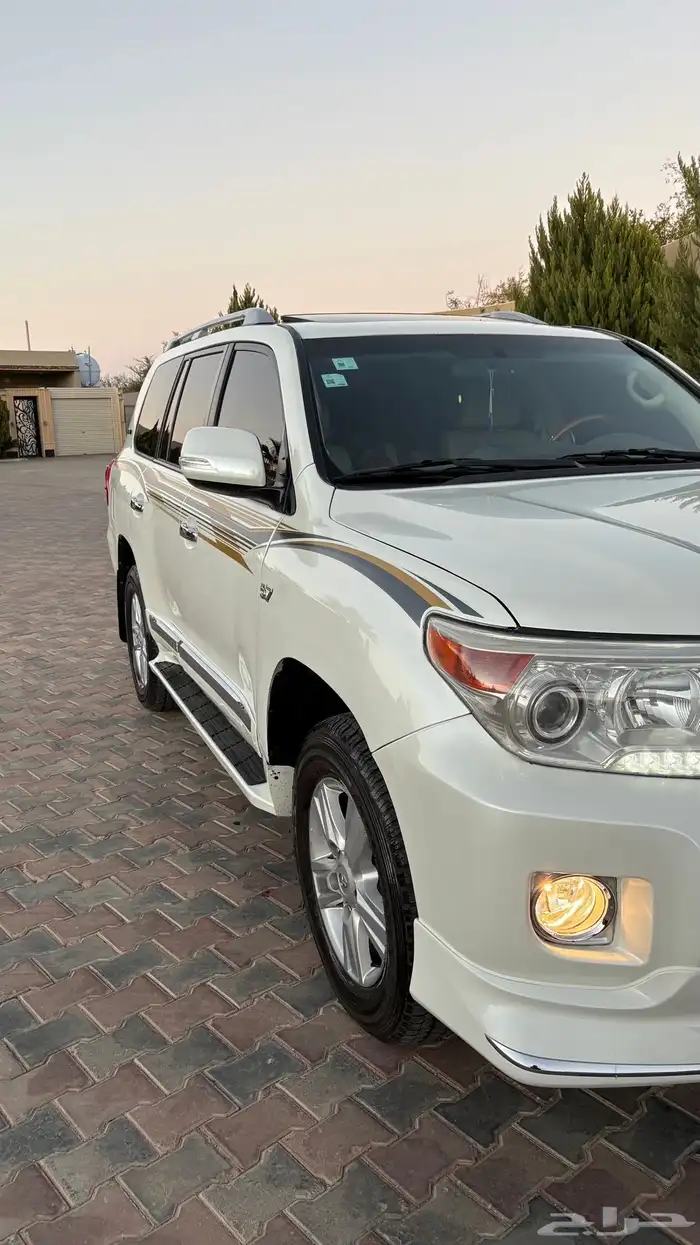 لاندكروزر 13