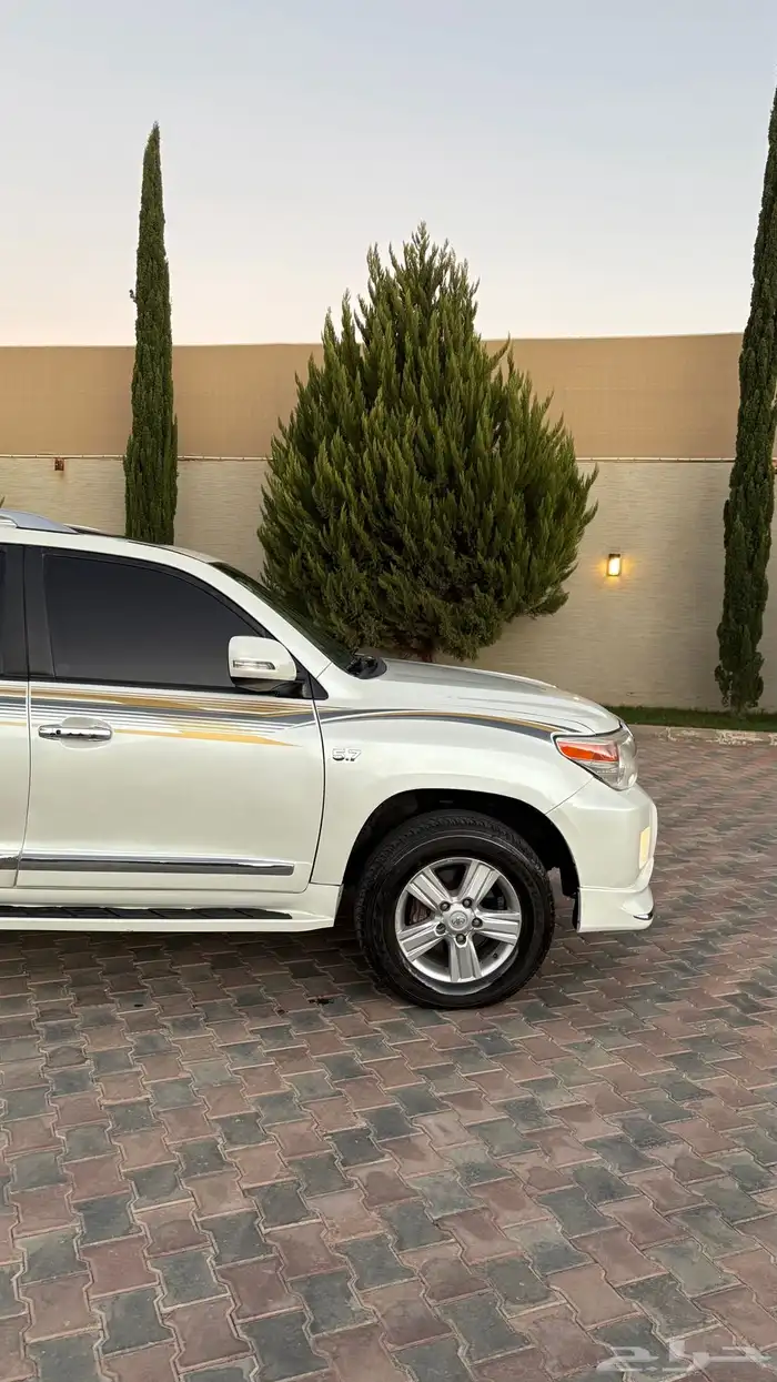 لاندكروزر 12