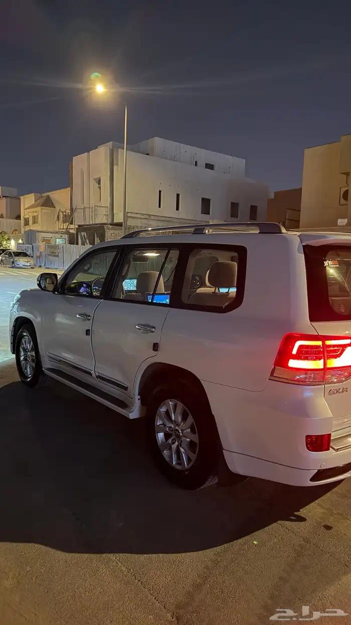 لاندكروزر 2018 gxr مخزن 11