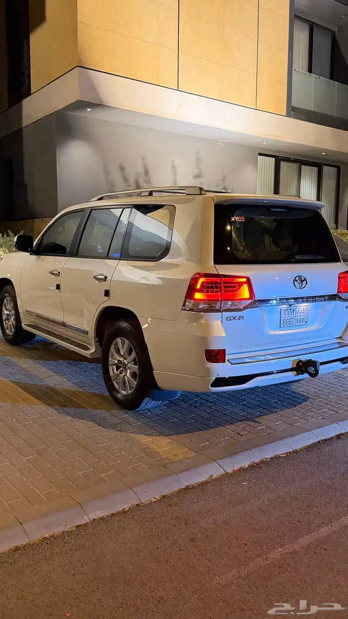 لاندكروزر 2018 gxr مخزن 8
