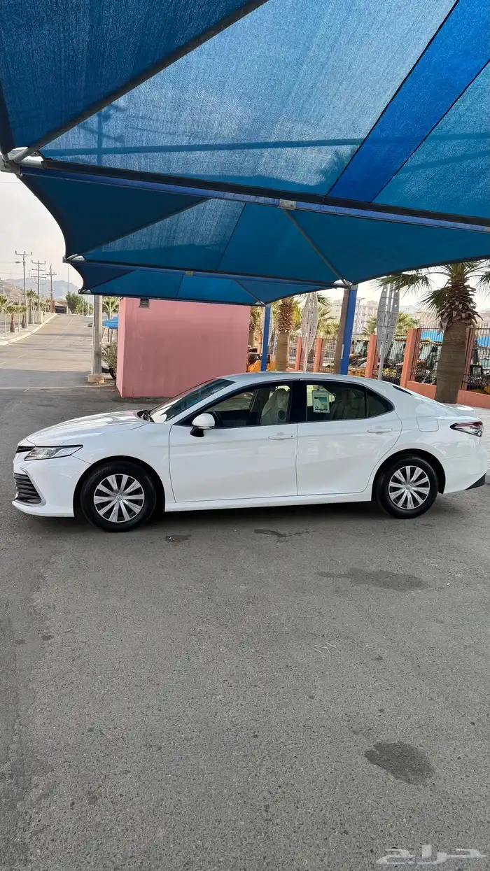 للبيع كامري مخزنه 10